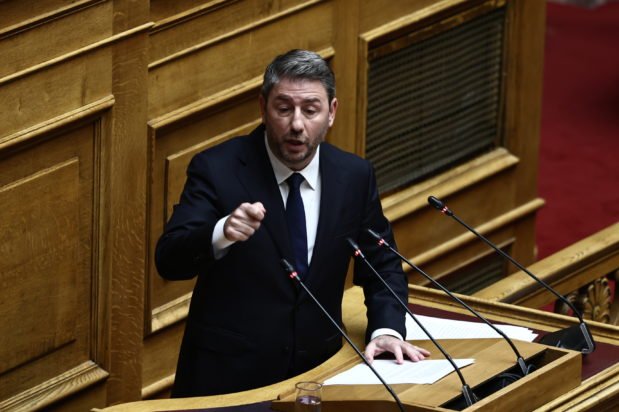 Ανδρουλάκης: Εργαλειοποιείτε ένα σύμβολο ενότητας για να διχάσετε την κοινωνία και τους πολίτες