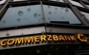 Commerzbank: Γιατί η τράπεζα προτιμά να επενδύσει σε ομόλογα της Ελλάδας – enikonomia.gr