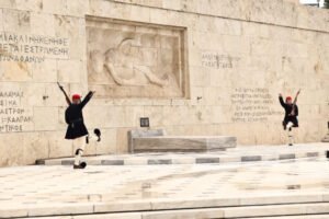 Μνημείο Αγνώστου Στρατιώτη – Κυβερνητικές πηγές για Δούκα: «Μέσα σε λίγες ώρες αναίρεσε τον εαυτό του»