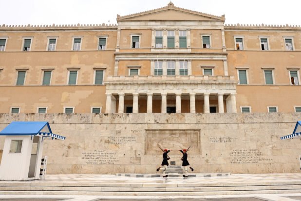 Μνημείο Αγνώστου Στρατιώτη: Στα δικαστήρια προσφεύγει ο Χάρης Δούκας για την ανάθεση της καθαριότητας σε