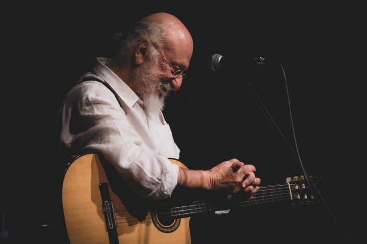 Το μεσημέρι το τελευταίο αντίο στον Διονύση Σαββόπουλο – Επικήδειο θα εκφωνήσει ο πρωθυπουργός