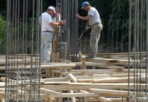 Χώρα ανειδίκευτων η Ελλάδα- Οι ειδικευμένοι φεύγουν λόγω χαμηλών αμοιβών