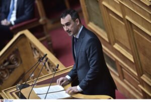 Χαρίτσης: Την ώρα της κηδείας άκουγα Σαββόπουλο, το θεώρησα πιο τίμιο από το να ακούω τον κ. Μητσοτάκη να