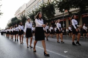 Θεσσαλονίκη: Υπό βροχή η μαθητική παρέλαση για την επέτειο της 28ης Οκτωβρίου