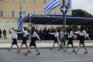 Με τη μαθητική παρέλαση κορυφώνεται ο εορτασμός της Εθνικής Επετείου στην Αθήνα