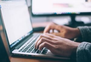 Ψηφιακό Δελτίο Αποστολής: Τι αλλάζει στα χρονοδιαγράμματα – Νέες εξαιρέσεις για επιχειρήσεις – enikonomia.gr