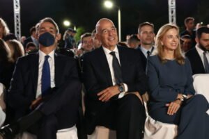 Δίπλα-δίπλα Μητσοτάκης και Δένδιας στην τελετή αποκαλυπτηρίων της νέας πρόσοψης του Πενταγώνου – ΦΩΤΟ & ΒΙΝΤΕΟ