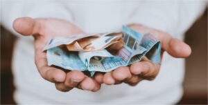 Ειδικό επίδομα ύψους 391 ευρώ από τον ΟΠΕΚΑ: Τι πρέπει να γνωρίζετε εάν κάνετε αίτηση έως αύριο –