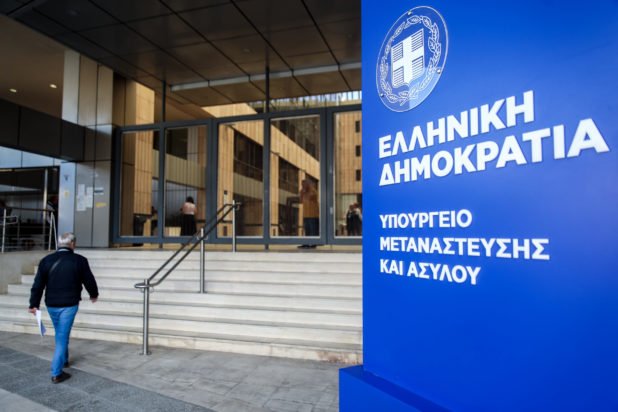 Υπουργείο Μετανάστευσης και Ασύλου: Καταργήθηκε η δυνατότητα εργασίας παράνομων μεταναστών