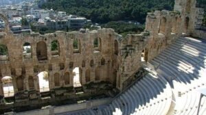 Δεν είναι “Ελληνικό Φεστιβάλ” και δεν το ίδρυσε ο Κωνσταντίνος Καραμανλής