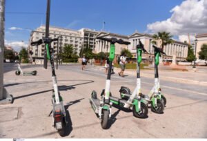 Υπουργείο Ανάπτυξης σε Δούκα για τα ηλεκτρικά πατίνια: Aς μάθει τις υποχρεώσεις και τις αρμοδιότητές του