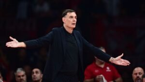 Ολυμπιακός: Το ξέσπασμα του Γιώργου Μπαρτζώκα στην ερώτηση του parapolitika.gr για την διαχείριση των προπονητών (Βίντεο)