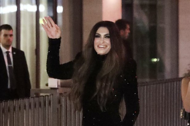 Η πρώτη δημόσια εμφάνιση της Κίμπερλι Γκιλφόιλ στην Αθήνα – Εντυπωσίασε με κομψό μαύρο φόρεμα – ΦΩΤΟ