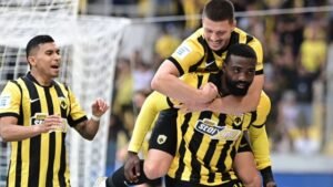 Αθλητικές μεταδόσεις: Πού θα δείτε ΑΕΚ – Παναιτωλικός, Πανσερραϊκός – ΠΑΟΚ και ΑΕΛ – Λεβαδειακός στη Super League