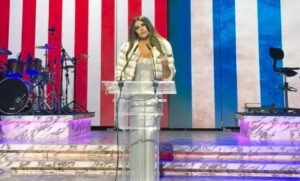 Γκιλφόιλ: «Σας ευχαριστώ που με βάλατε στις καρδιές σας – Μαζί θα κάνουμε καταπληκτικά πράγματα» – Βίντεο από την ομιλία της στο Κέντρο Αθηνών