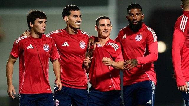 Ολυμπιακός: Με Ορτέγα η αποστολή για Αϊντχόφεν, εκτός ο Έσε – Τι ετοιμάζει ο Μεντιλίμπαρ