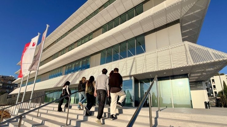 UNIC Athens: Η πρώτη μη κρατική Ιατρική Σχολή στην Ελλάδα άνοιξε στο Ελληνικό