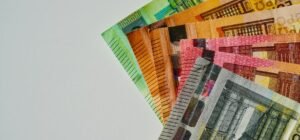 Νέο έκτακτο «Χριστουγεννιάτικο επίδομα»: Τι εξετάζεται – enikonomia.gr