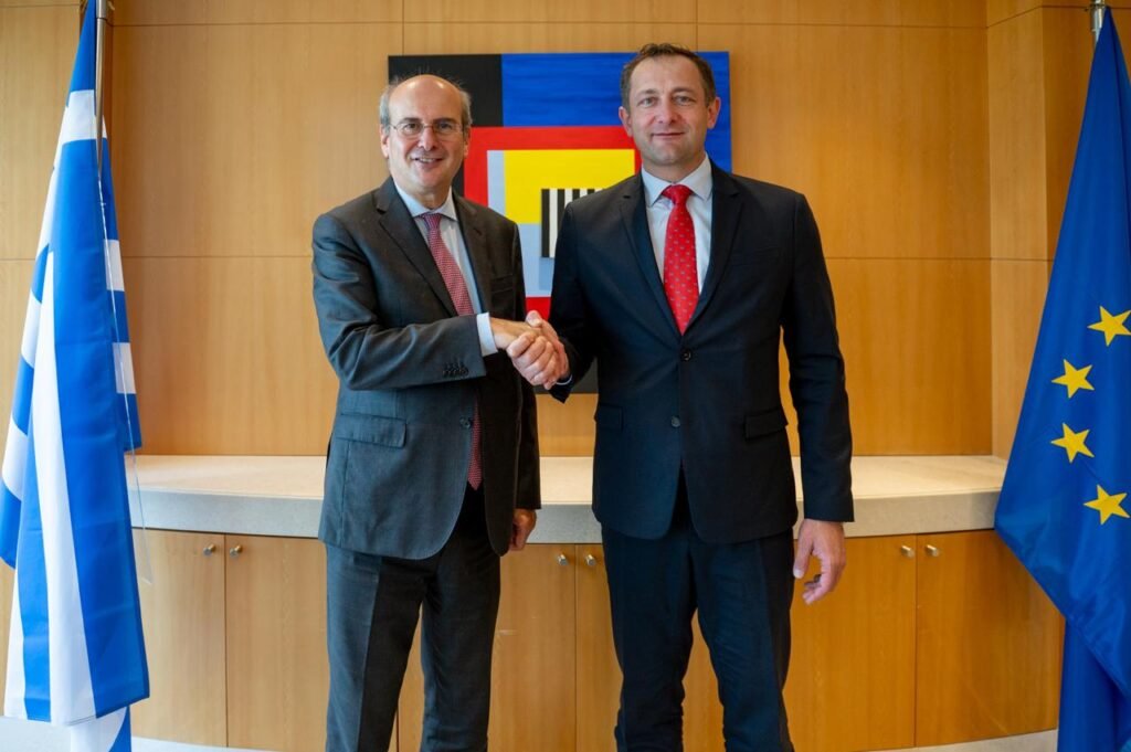 Κοινή δήλωση Κωστή Χατζηδάκη – Επιτρόπου Χάνσεν: Δέσμευση και των δύο πλευρών να συνεχιστεί η συνεργασία