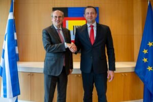 Κοινή δήλωση Κωστή Χατζηδάκη – Επιτρόπου Χάνσεν: Δέσμευση και των δύο πλευρών να συνεχιστεί η συνεργασία