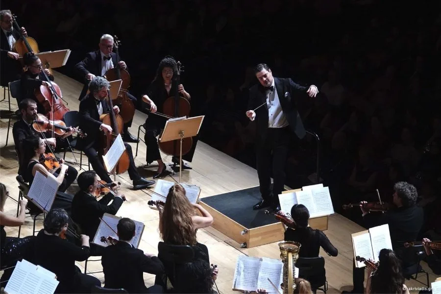 Η Καμεράτα – Ορχήστρα των Φίλων της Μουσικής σε δυο εμβληματικές συμφωνίες του ρομαντισμού με όργανα εποχής