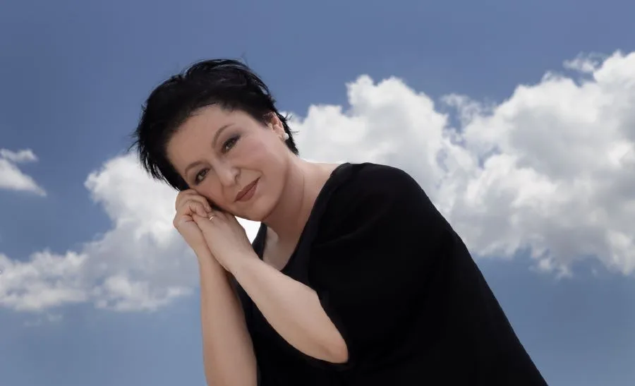 MARE NOSTRUM: Η Σόνια Θεοδωρίδου ερμηνεύει τραγούδια της Μεσογείου στη σκηνή του Μεγάρου