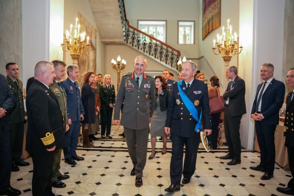 Πρεσβεία Γαλλίας: Ο τίτλος του «Ταξιάρχη της Λεγεώνας της Τιμής» στον αρχηγό ΓΕΕΘΑ – ΦΩΤΟ