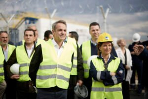 Επίσκεψη Μητσοτάκη σε ΔΕΣΦΑ και Interplast – Τα μηνύματα από την Κομοτηνή για ενέργεια, μεταποίηση και