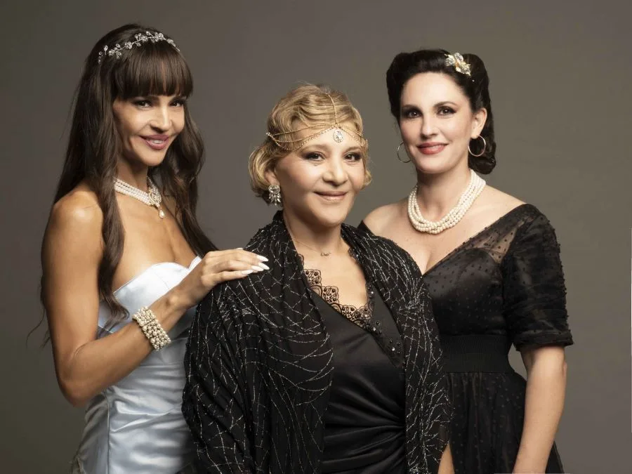 Η παράσταση «Μαρίκα με είπανε – Μαρίκα με βγάλανε» στο Embassy Theater