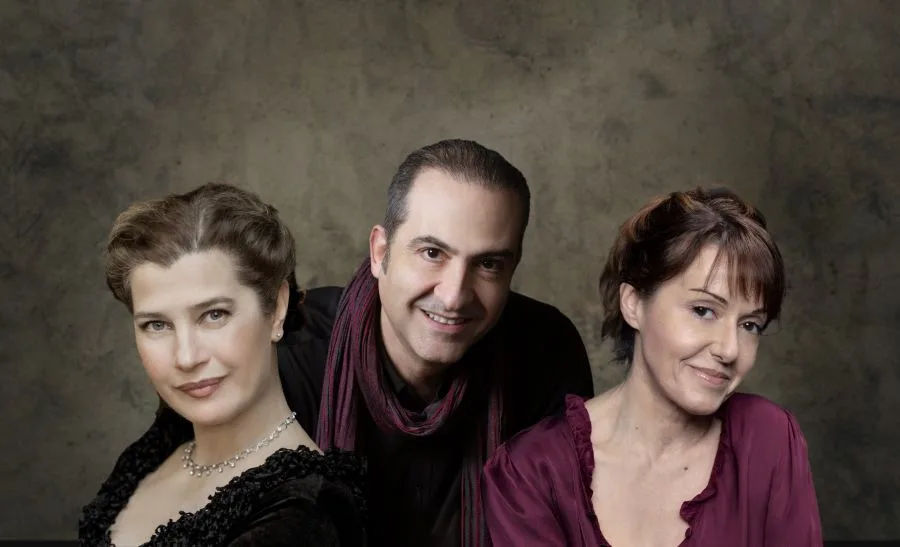 Η μουσική παράσταση «…’κει που ριζώνουνε τα λόγια» στο Μέγαρο Μουσικής