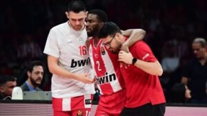 Ολυμπιακός – Ζαλγκίρις: “No way, no way” – Η ανατριχιαστική φωνή του Έβανς τη στιγμή του τραυματισμού του στο ΣΕΦ (Βίντεο)