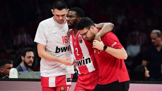 Ολυμπιακός – Ζαλγκίρις: “No way, no way” – Η ανατριχιαστική φωνή του Έβανς τη στιγμή του τραυματισμού του στο ΣΕΦ (Βίντεο)