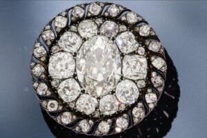 Ελβετία: 3,79 εκατ. ευρώ για διαμαντένια καρφίτσα του Ναπολέοντα σε δημοπρασία