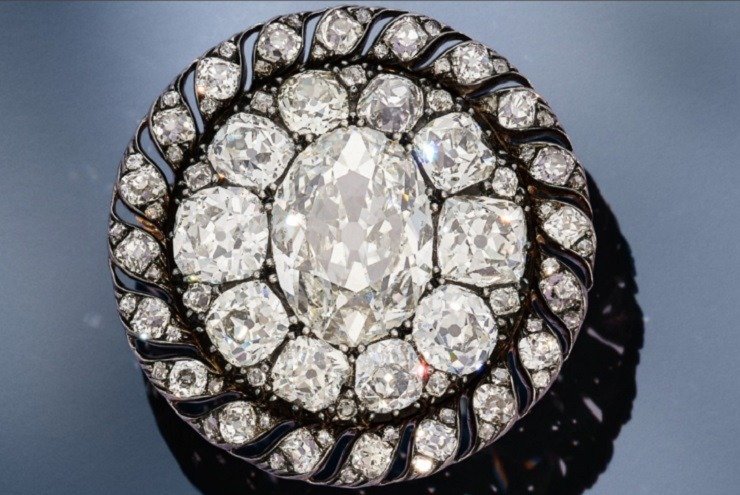 Ελβετία: 3,79 εκατ. ευρώ για διαμαντένια καρφίτσα του Ναπολέοντα σε δημοπρασία