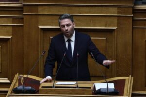 Ανδρουλάκης: «Το ΠΑΣΟΚ δεν θα επιτρέψει ένα νέο Μνημόνιο στον πρωτογενή τομέα» – Διεκόπη λόγω «χρονοκόφτη» η ομιλία του