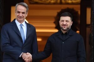 Φυσικό αέριο: Έπεσαν οι υπογραφές Μητσοτάκη-Ζελένσκι για τη μεταφορά αμερικανικού LNG στο Κίεβο μέσω Ελλάδας