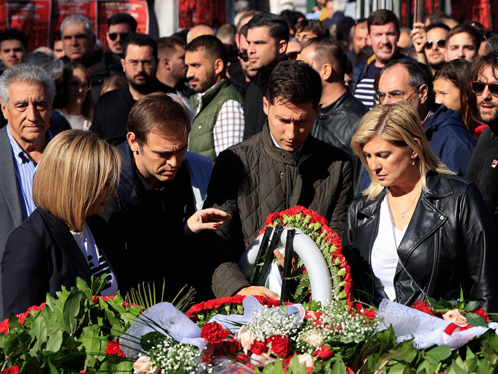 ΠΑΣΟΚ: Αντιπροσωπεία της Κοινοβουλευτικής Ομάδας κατέθεσε στεφάνι στο μνημείο του Πολυτεχνείου