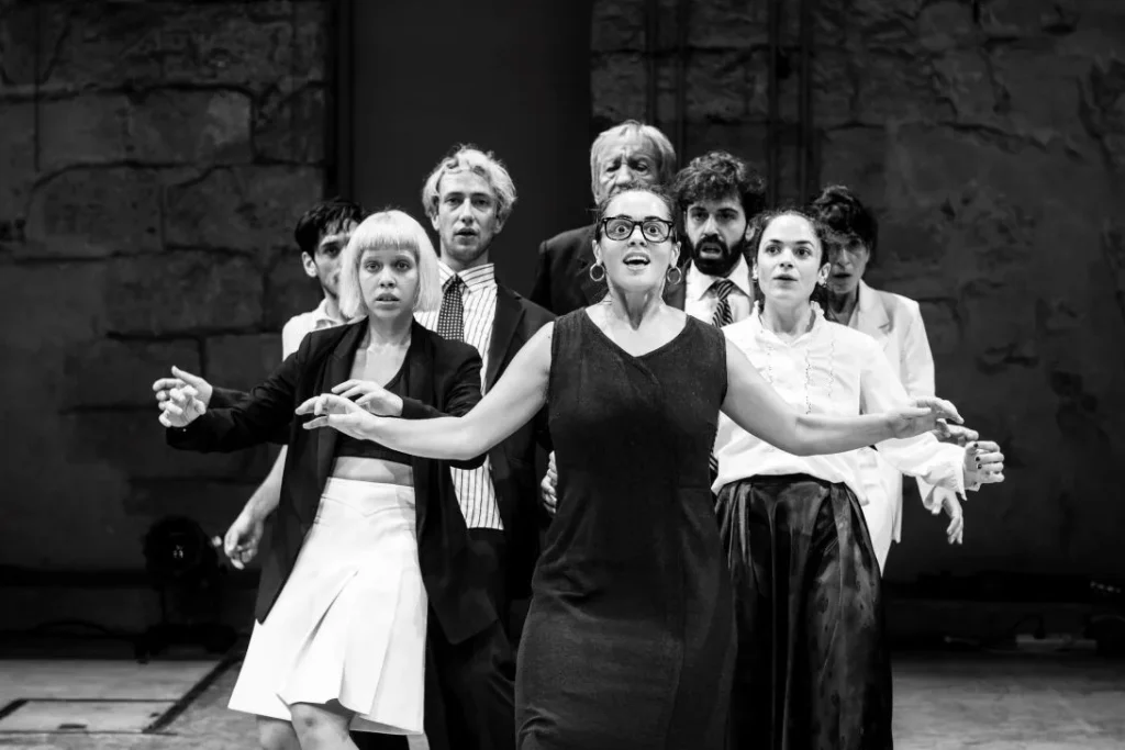 Το «Οδοιπορικό στη Σατίλα» ολοκληρώνει τις παραστάσεις του στο Θέατρο Δίπυλον