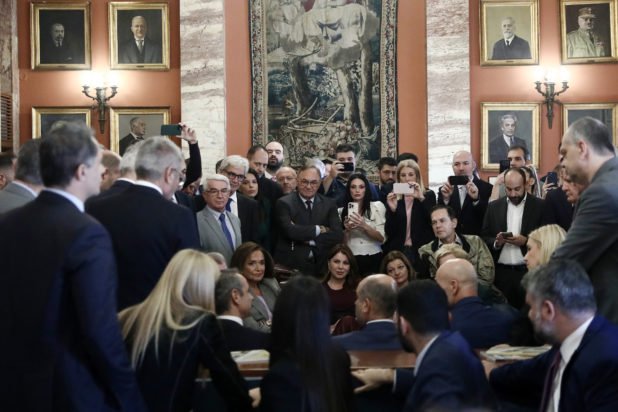 Τα φιλικά «καρφώματα» και ο υπουργός που διατηρεί «κρυφά» καλή σχέση με τον Αντώνη Σαμαρά