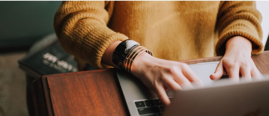 Οnline αγορές: Πόσα χρήματα χάνουν οι Έλληνες καταναλωτές που πέφτουν θύματα διαδικτυακής απάτης –