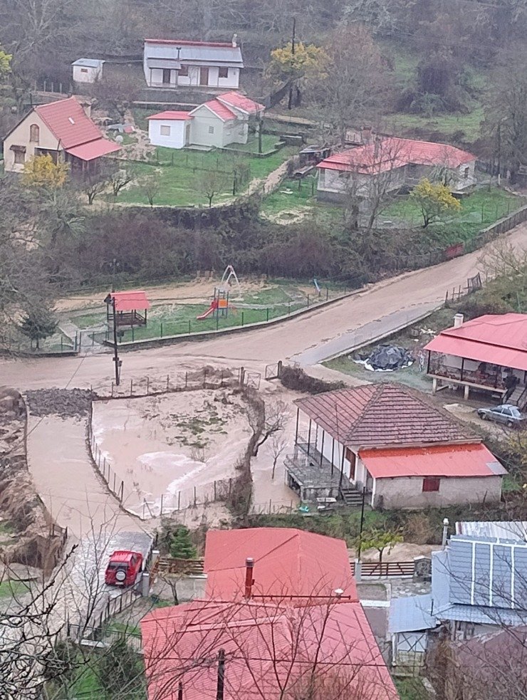 Τρίκαλα: Σοβαρά προβλήματα σε χωριά του Δήμου Μετεώρων από τις βροχοπτώσεις