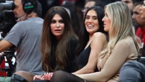 Κίμπερλι Γκίλφοϊλ: Η πρέσβης των ΗΠΑ ξανά στο ΣΕΦ για τον αγώνα του Ολυμπιακού με την Παρί