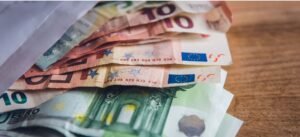 Επίδομα 250 ευρώ: Ποιοι πληρώνονται από σήμερα – enikonomia.gr