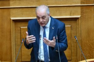 Βουλή – Βελόπουλος: Ο κ. Τσίπρας με το βιβλίο του έγινε το δεκανίκι του κ. Μητσοτάκη
