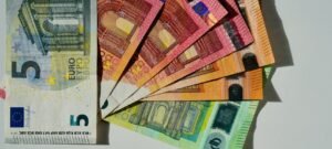 ΑΑΔΕ: Τι πρέπει να κάνουν 100.000 δικαιούχοι για την καταβολή επιστροφών και επιδοτήσεων – enikonomia.gr