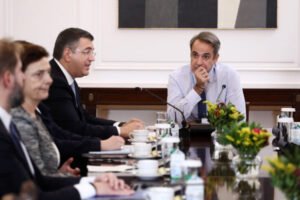 Κυριάκος Μητσοτάκης: Συναντήθηκε με τον Ευρωπαίο επίτροπο Βιώσιμων Μεταφορών και Τουρισμού Απόστολο