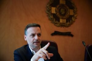 Χάρης Δούκας για Πολεοδομίες: «Όλο και πιο επιθετικά η κυβέρνηση απέναντι στους δήμους – Ανεπιθύμητος ο