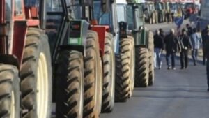 Σε ετοιμότητα οι αγρότες – Από αύριο ξεκινούν τα μπλόκα σε όλη τη χώρα