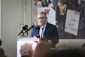 Κουτσούμπας: «Ο λαός να ακουμπήσει τις προσδοκίες του στο ΚΚΕ, που έχει επιμονή στη σοσιαλιστική προοπτική» – Διήμερη επίσκεψη στην Κρήτη