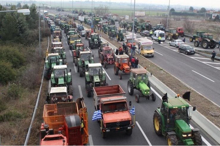 Καρδίτσα: Παραμένει αποκλεισμένος ο αυτοκινητόδρομος Ε65 από τα τρακτέρ των αγροτών